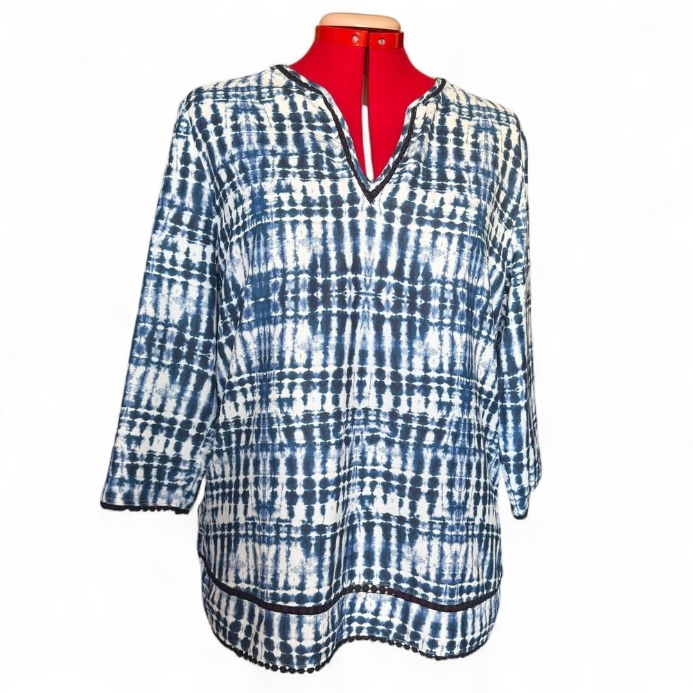Chico's blue tie-dye tunic blouse trim neckline & sleeve cuffs Size Medium